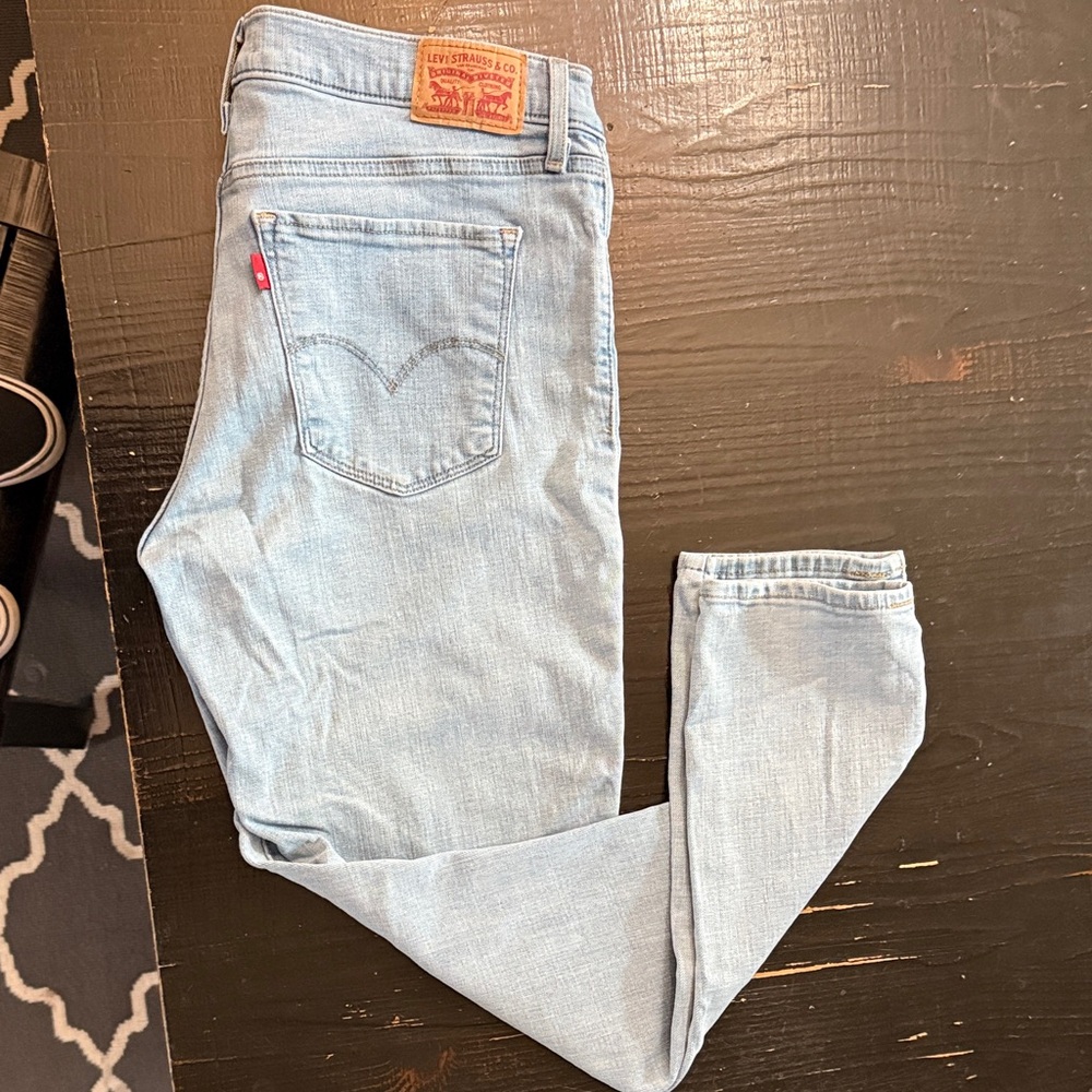 Levi's 311 Shaping Skinny women’s Jeans in Light Blue